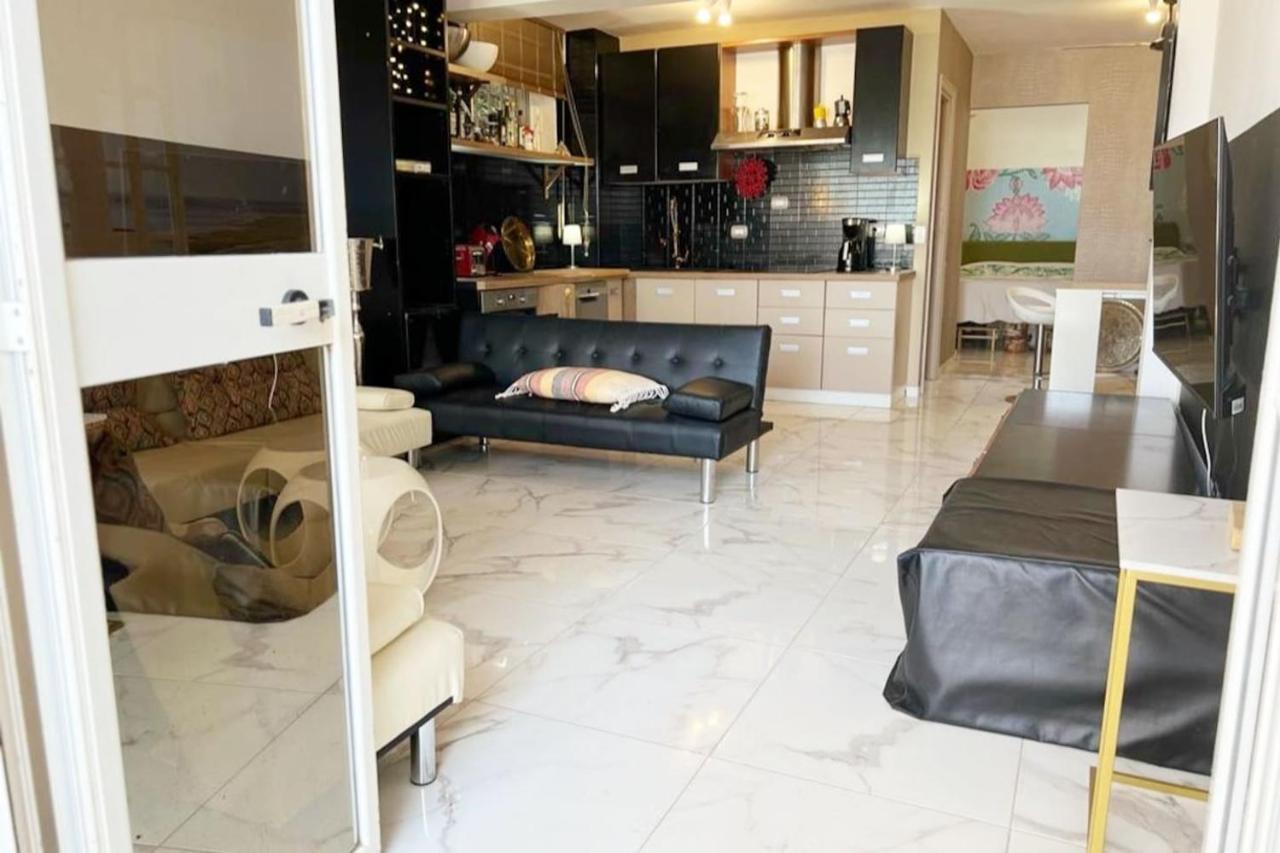 Wohnung Mit Direktem Meerzugang Torvaianica Buitenkant foto