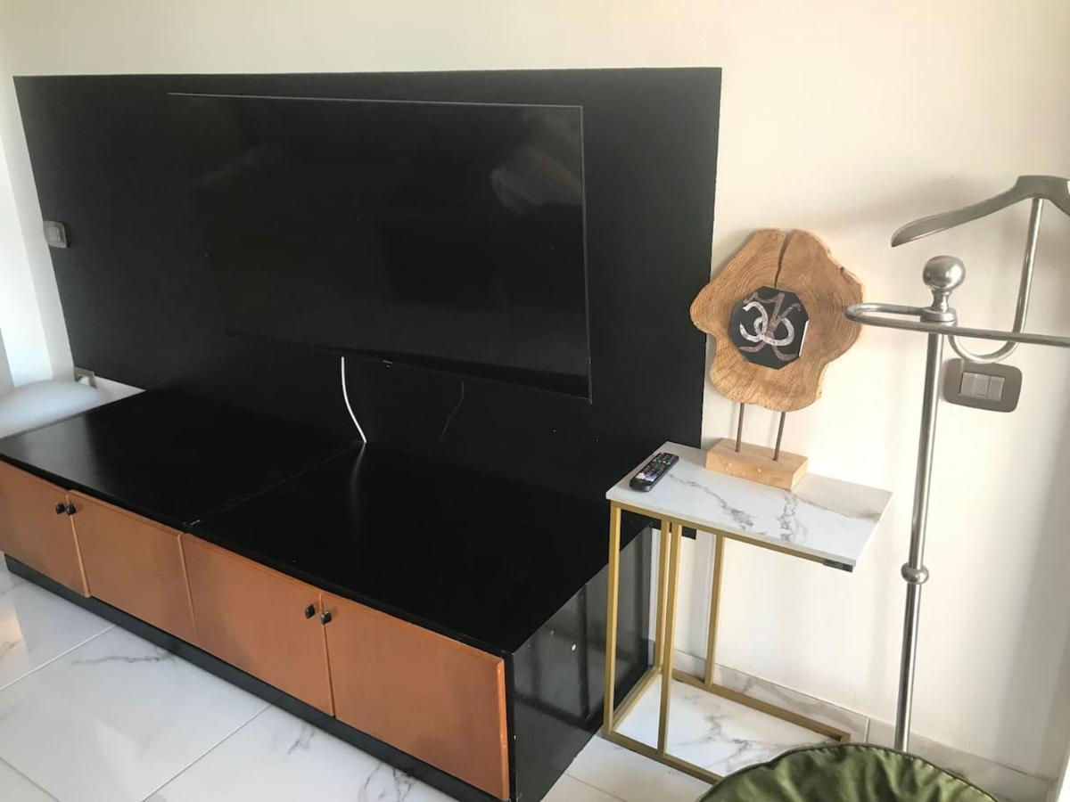 Wohnung Mit Direktem Meerzugang Torvaianica Buitenkant foto