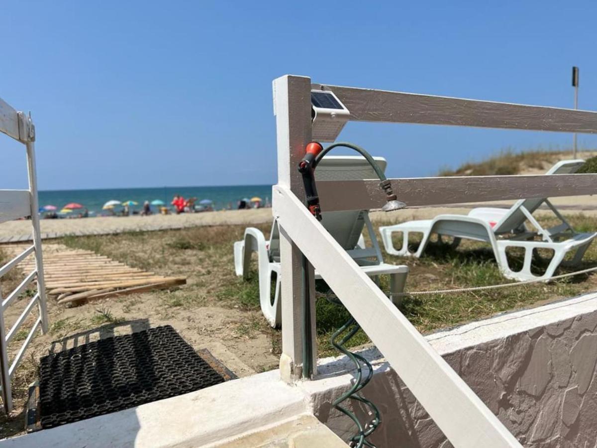 Wohnung Mit Direktem Meerzugang Torvaianica Buitenkant foto