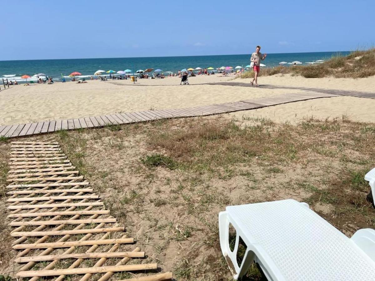 Wohnung Mit Direktem Meerzugang Torvaianica Buitenkant foto